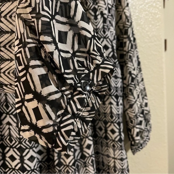 Geometric print tunic blouse - Picture 3 of 6